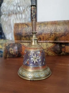 Hermosa campana vintage de latón con precioso diseño pintado - Imagen 1 de 8