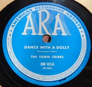 78RPM Ara 105 Town Criers - Dance with Dolly / I Found Million Dollar Baby, VG+ - Imagen 1 de 5