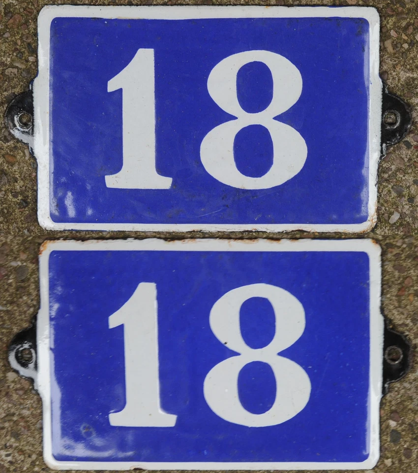 Antigua casa francesa azul número 18 puerta puerta pared valla calle letrero placa Foto 1 de 1