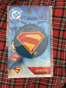 Escudo de parche con logotipo de película Superman 2025 - Imagen 1 de 1