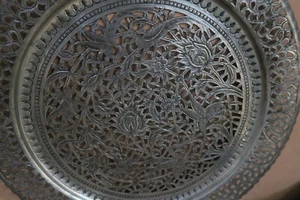 Bandeja de pared perforada a mano de cobre persa flores pájaros vintage 15,5" - Imagen 1 de 14