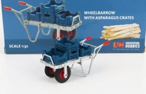 1/32 UNIVERSAL HOBBIES - ACCESSORIES - WHEELBARROW WITH 4X ASPARAGUS UH6391 - Foto 1 di 1