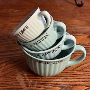 10 Strawberry Street Measuring Cups Teal *flaws-1 chipped* - Picture 1 of 4