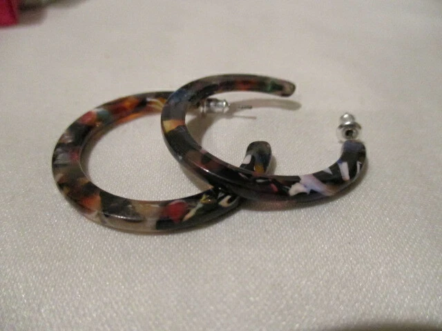AVON MULTI COLOR HOOP EARRINGS W/SILVERTONE POST  1 1/4" D  - Image 1 of 4