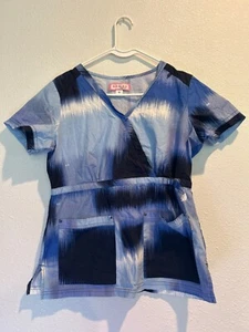 Koi Stretch Scrub Top Womens MEDIUM Blue PRINTED Short Sleeve Work Shirt - Picture 1 of 4