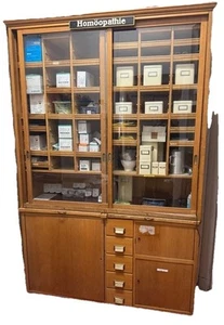 historischer Apotheken- Werkstatt-Schul-Schrank 1920 Vitrine Arztschrank - Bild 1 von 14