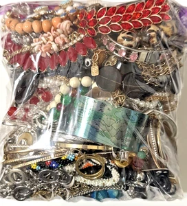 Gioielli sfusi collane bracciali orecchini tutti indossabili o artigianali da raccolta 7,1 libbre - Foto 1 di 24