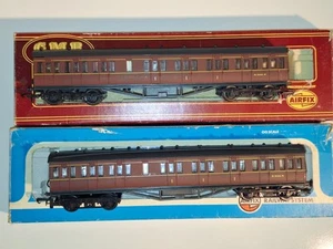 2 x Airfix 54-242-6 Maroon Composite Coaches. OO Scale. Wrong Boxes.Fair To Good - Picture 1 of 13