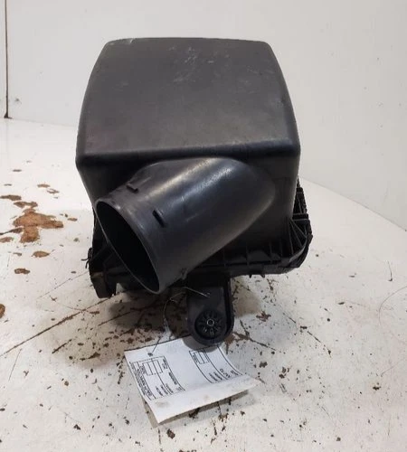 2004-2007 Saturn Vue 3.5L OEM Air Cleaner Intake Filter Box Housing Assembly 226 - Image 1 of 4