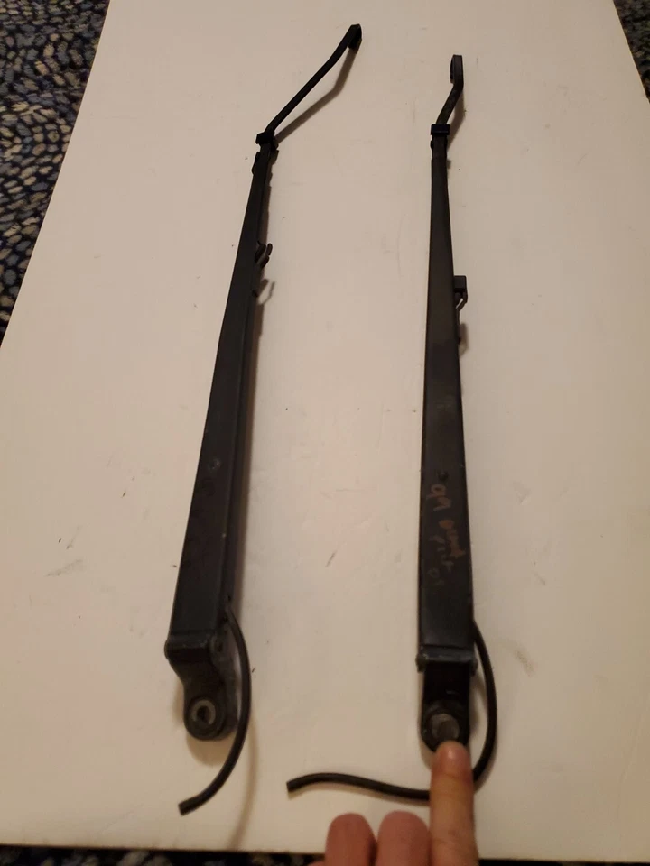 Pontiac Grand Prix 1997 2003 brazos limpiaparabrisas izquierdo y derecho OEM  Foto 1 de 4