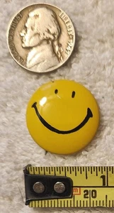Vintage 1970s Smiley Face Button Pin Classic Yellow Design Collectible Badge ~⅞" - Picture 1 of 3