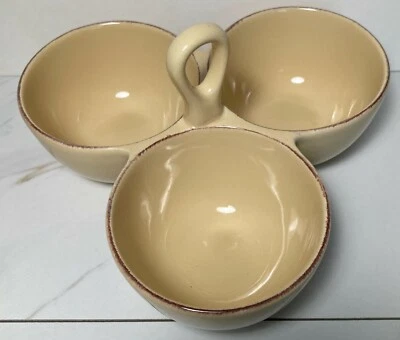 Plato para servir amarillo de 3 secciones Taste of Home Entertaining  Foto 1 de 4