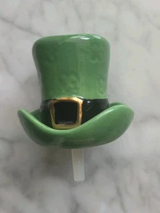 🍀 RARE Retired Nora Fleming Leprechaun Hat Mini – Embossed Shamrocks - Picture 1 of 8