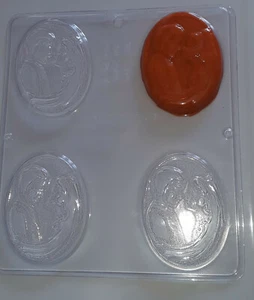 BRIDE AND GROOM CHOCOLATE MOULD 4 CAVITY FAVOR FAVOUR - Picture 1 of 1