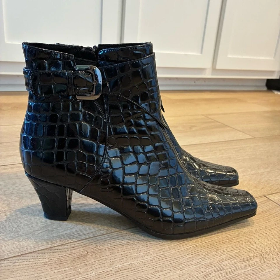 Botín al tobillo J. Renee Shayla imitación cuero vegano piel de serpiente talla 7,5 Foto 1 de 4