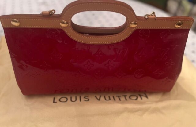 LOUIS VUITTON VERNIS ROXBURY DRIVE BAG POMME D'AMOUR – Caroline's Fashion  Luxuries