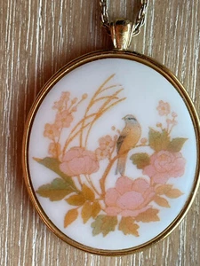 VINTAGE TRIFARI GOLD TONE BIRD FLOWER PENDANT & CROWN TRIFARI Chain NECKLACE - Picture 1 of 12