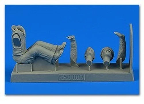 Aerobonus 350007 1/35 WWII Tedesco Sottomarino Kriegsmarine Sailor #4 (Sitting, - Immagine 1 di 1