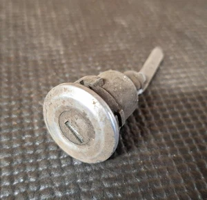 Vintage Passenger Car Trunk Lock Tumbler Cylinder - Bild 1 von 4