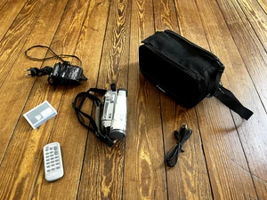 Caméscope Canon MVX330i – miniDV – Bon état, parfait pour effet vintage - Photo 1/4