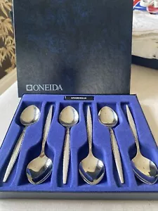 6 Vintage Oneida ‘Arabesque’ Fruit Spoons 6in Rare Community Stainless Retro - Picture 1 of 9