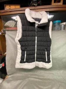 CALVIN KLEIN WOMAN'S QUILTED VEST FAUX SHEEPSKIN TRIM SIZE LARGE SLIGHTLY USED - Picture 1 of 5