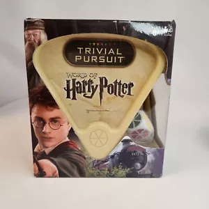 Harry Potter Trivial Pursuit Gioco 600 Domande Senza Tavola Necessaria Nuovo - Foto 1 di 12