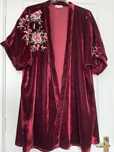 Museum Selection beautiful red velour kimono. Size XXL