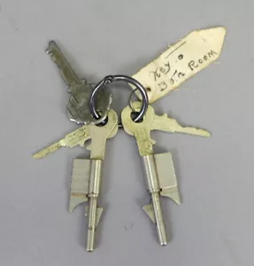 Lotto antico di chiavi di massa Lock indipendente Co Fitchburg con blocchi privacy per fori - Foto 1 di 3
