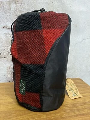 Manta de picnic Woolrich roja a cuadros polar con bolsa de transporte de malla enrollada W29 Foto 1 de 4