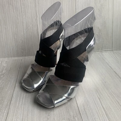 IMPRESIONANTES SANDALIAS TACÓN PRADA NEGRO/PLATEADO con correas elásticas ajustables talla 9 Foto 1 de 4