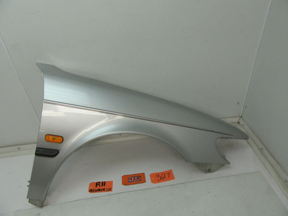 GUARDABARROS PLATA LADO PASAJERO DERECHO 94 95 96 97 98 99 00 01 02 03 SAAB 900 9-3 Foto 1 de 4