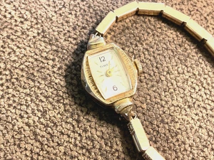 Timex Damenuhr Vintage Goldfarben. Dies ist eine Anleitung breit. Keine Batterien nötig - Bild 1 von 6