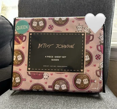 Betsey Johnson Hot Chocolate Malvaviscos Reina Juego de 4 Piezas Navidad Rosa Foto 1 de 4