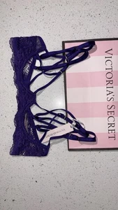 Neu mit Etikett Victoria’s Secret sehr sexy lila Halb-BH mit Trägern und offenen Schalen Größe XS - Bild 1 von 4