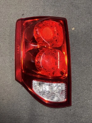 Luz trasera lateral del conductor 11 12 13 14 15 16 Chrysler Town & Country OEM Foto 1 de 2