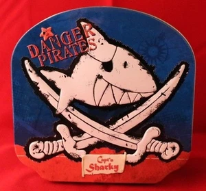 +++CAPT´N SHARKY+++SCHATZTRUHE / SPARDOSE+++Neu und ungebraucht++SPIEGELBURG++ - Picture 1 of 1