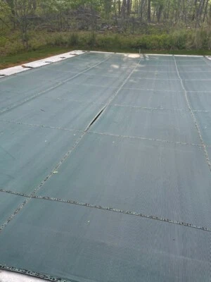 Cubiertas de seguridad para piscina rectangulares de malla verde LoopLoc 20x40 con escalón derecho Foto 1 de 3