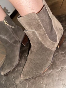 Tahari Ankle Suede Boots Size 7.5 - Picture 1 of 3