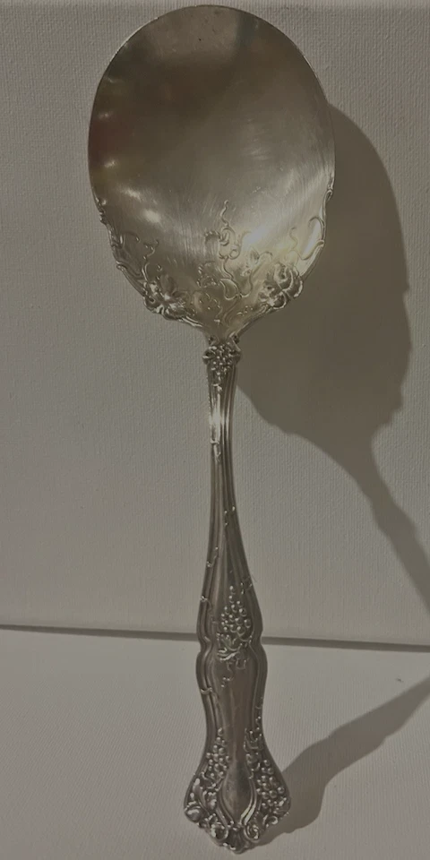 Antigua cuchara para servir uva 1847 Rogers Bros patrón "vintage" Foto 1 de 4