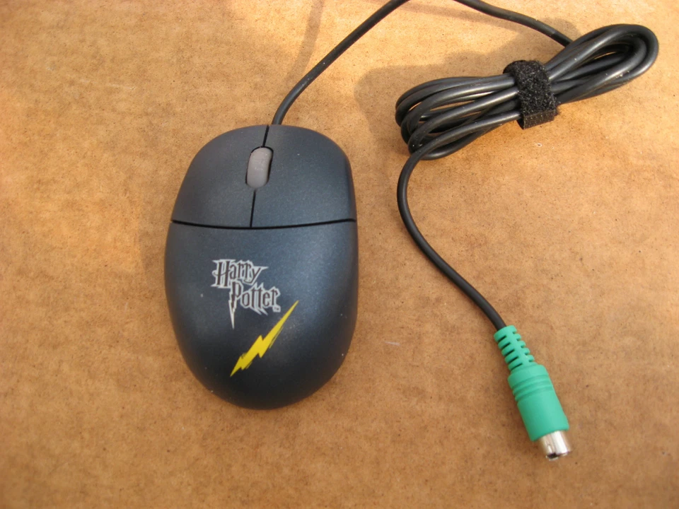 PS2 HARRY POTTER OPTICAL MOUSE. YOU MUST HAVE A PS2 PORT OR ADAPTOR. - Image 1 of 1