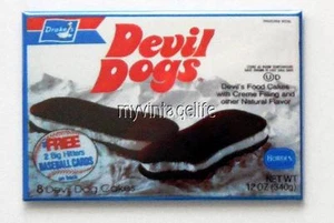 DRAKE'S DEVIL DOGS 2" x 3" Kühlschrankmagnet Vintage Kunst DRAKE KUCHEN KEIN ESSEN - Bild 1 von 1