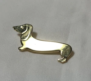 Dachshund Dog Fashion Pin Flat Shiny Gold Tone NOS - Picture 1 of 3