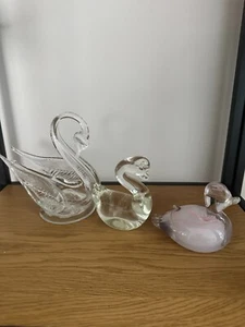 Lot of 3 Glass Figurines ~ Two Swans One Duck - Bild 1 von 6