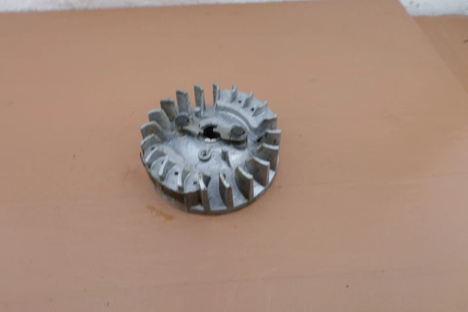 Motosierra Olympic 254 OEM volante 5523V Foto 1 de 4