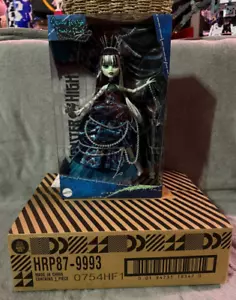 Monster High Amazon Exclusive Stitched in Style Frankie Stein BNIB - Picture 1 of 9