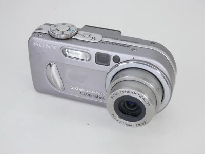 Sony Digital Photo Camera Cybershot DSC-P10 5MP Vintage Broken For Parts Vintage - Image 1 of 4