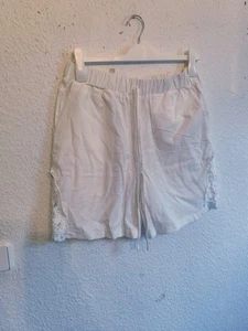 Gr. 38 Weiße Shorts ,Spitze an den Seiten - Bild 1 von 6