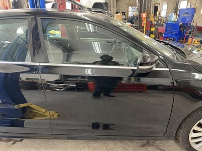 Used Front Right Door Assembly Front fits: 2015 Volkswagen Jetta Front Right Gra - Изображение 1 из 4