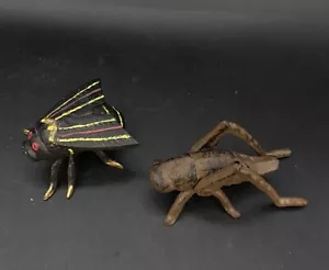 Lote 2 estatuillas pisapapeles decoración critters de abeja y saltamontes de metal de hierro fundido - Imagen 1 de 14